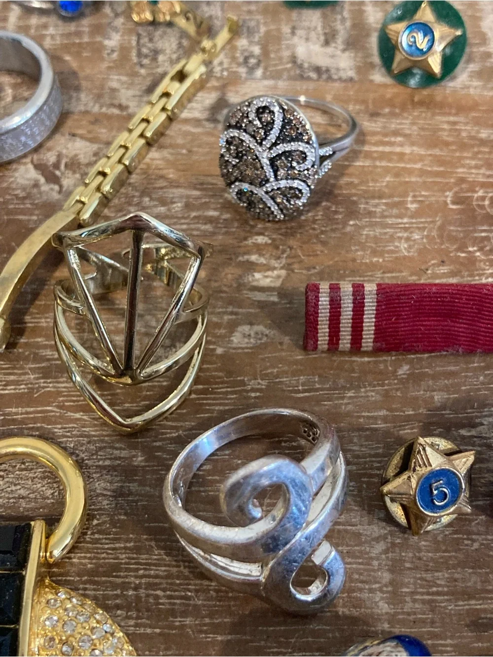 Broken Junk Jewelry & Pins Lot for Crafting Projects - Picture 8 of 16